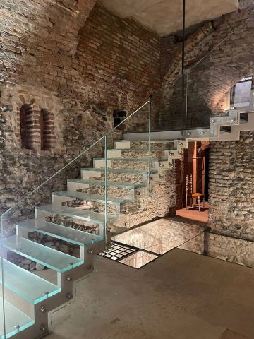 Divisori e vetrine in cristallo